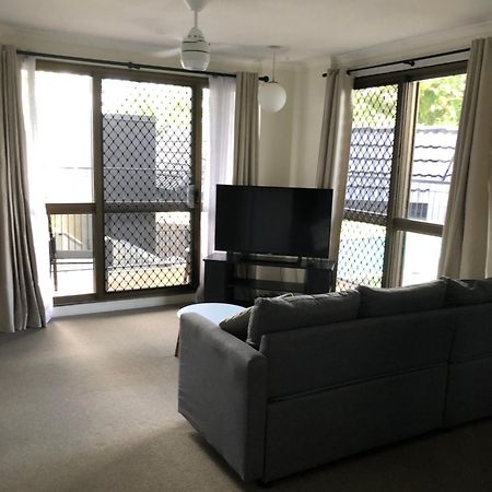 Coral Towers Holiday Suites Cairns Zewnętrze zdjęcie