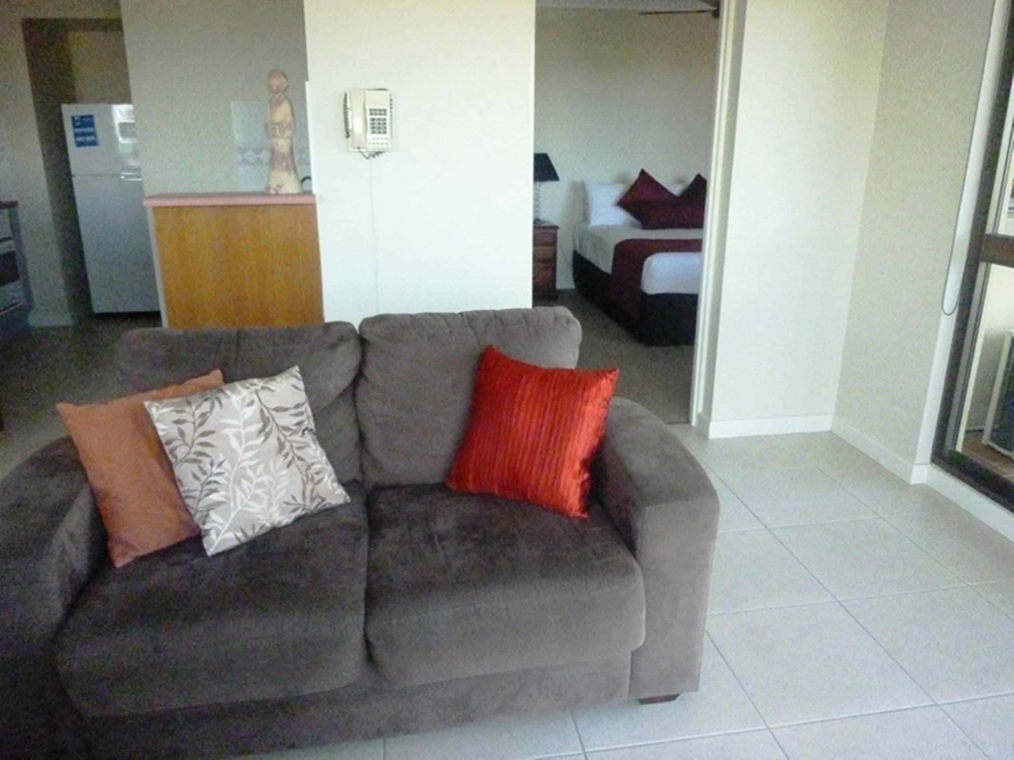 Coral Towers Holiday Suites Cairns Zewnętrze zdjęcie