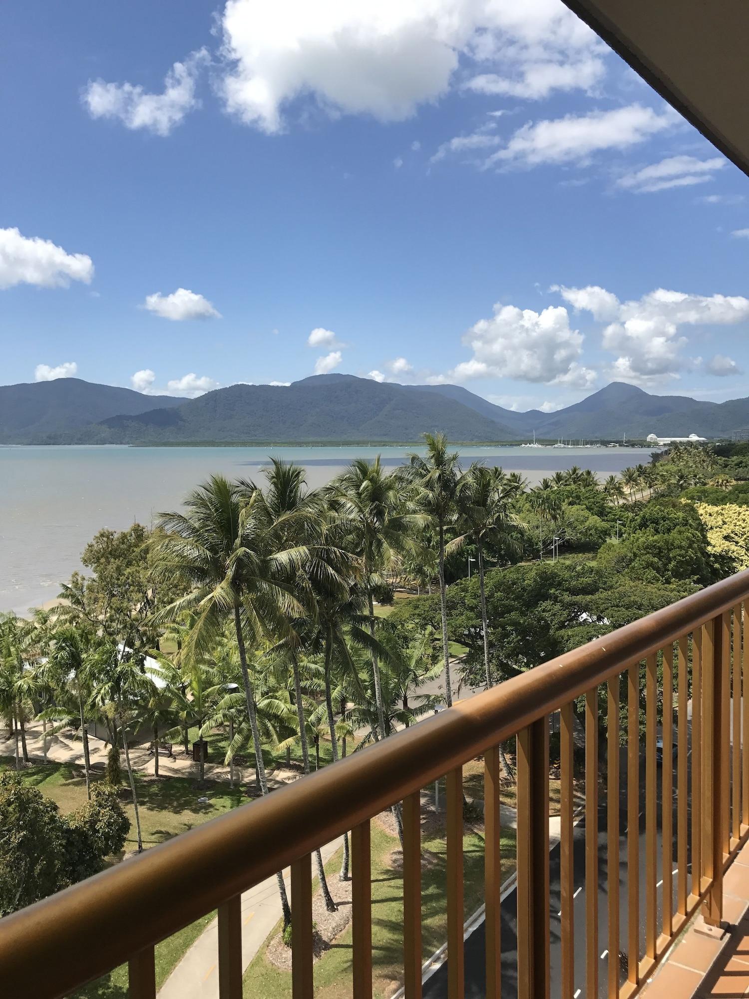 Coral Towers Holiday Suites Cairns Zewnętrze zdjęcie