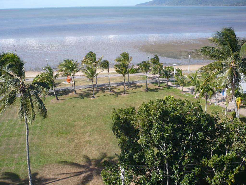 Coral Towers Holiday Suites Cairns Zewnętrze zdjęcie