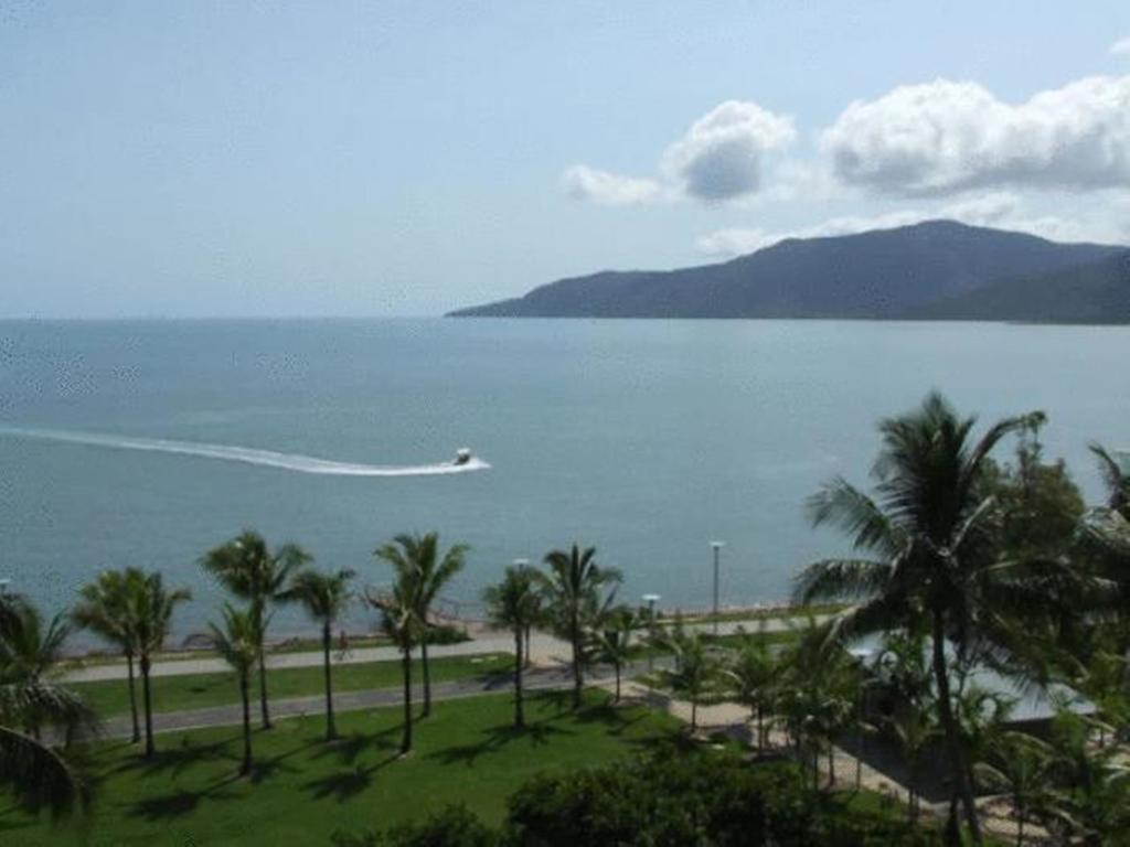 Coral Towers Holiday Suites Cairns Zewnętrze zdjęcie